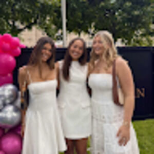 Meet your Posher, Chloe